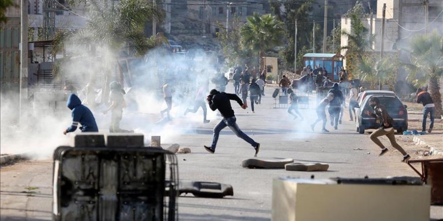 Israel troops, Palestinians clash in Khan Ahmar; 4 hurt