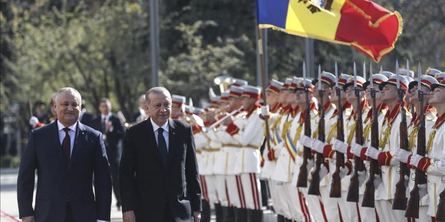 Moldavie: Erdogan accueilli par son homologue Dodon à Chisinau