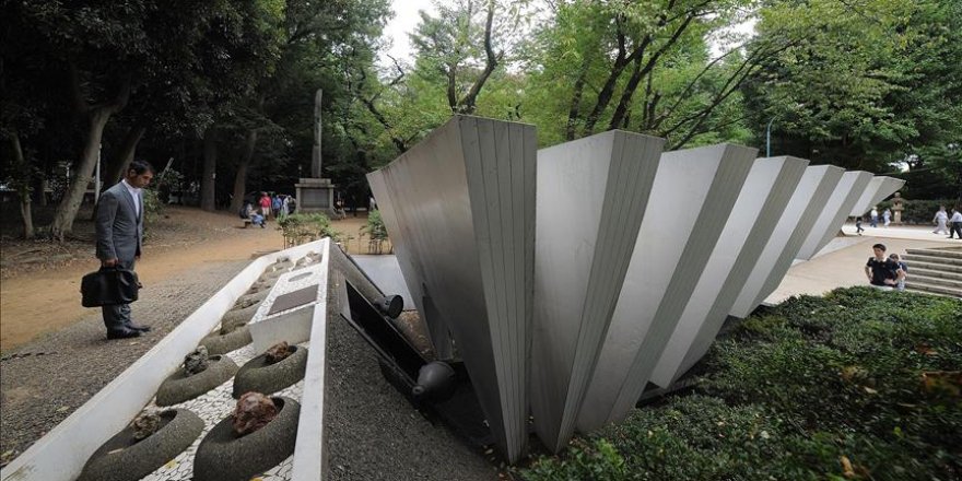 Dozens of Japanese lawmakers visit war-linked shrine