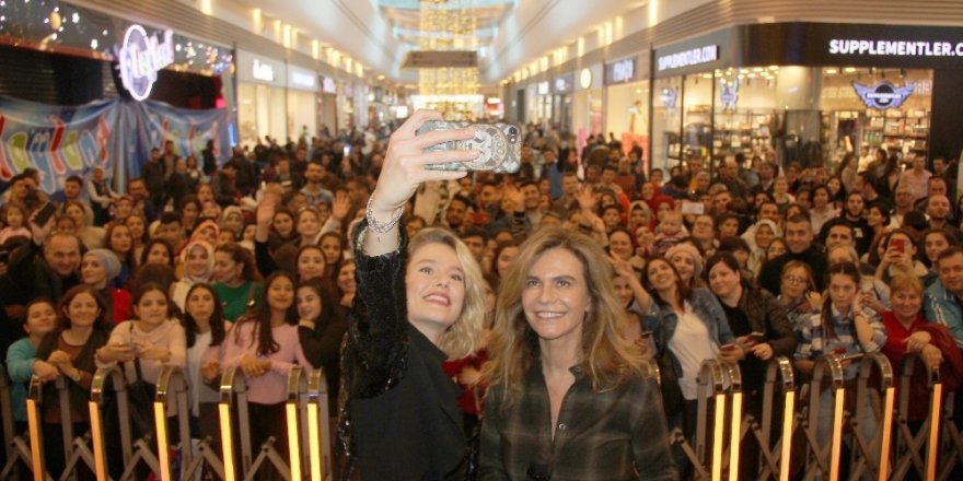 Burcu Biricik, Adana’da sevenleriyle buluştu