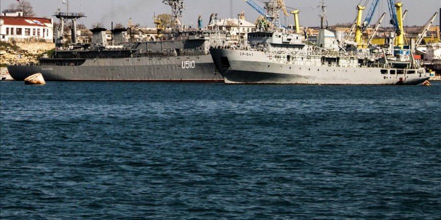 Russia ‘rams’ Ukrainian tugboat off Crimea