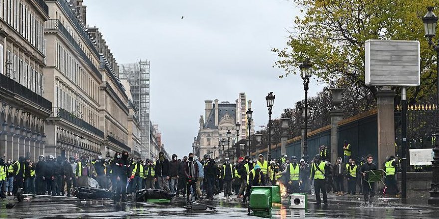 France / Gilets Jaunes : Le Drian « inquiet » pour la démocratie