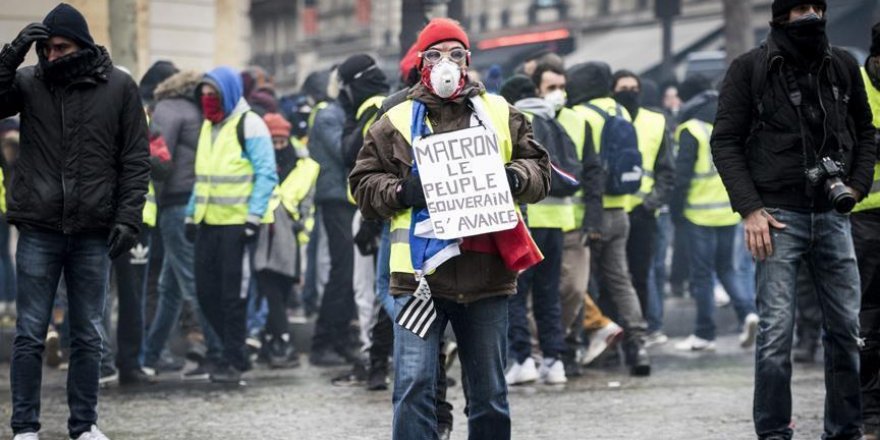 Gilets jaunes: 33 500 manifestants samedi dans toute la France