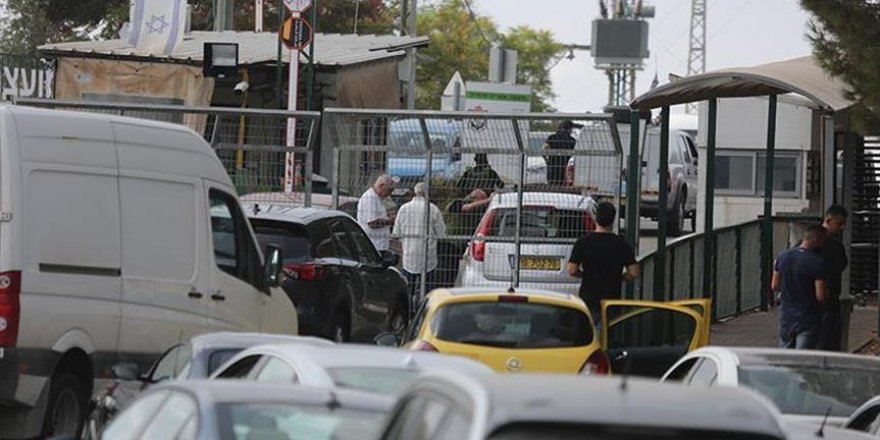 Jewish settlers vandalize Palestinian vehicles in J'lem