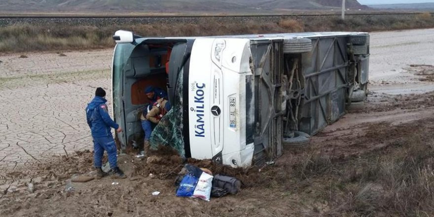 Turquie: Un mort et 20 blessés dans un accident d'autobus