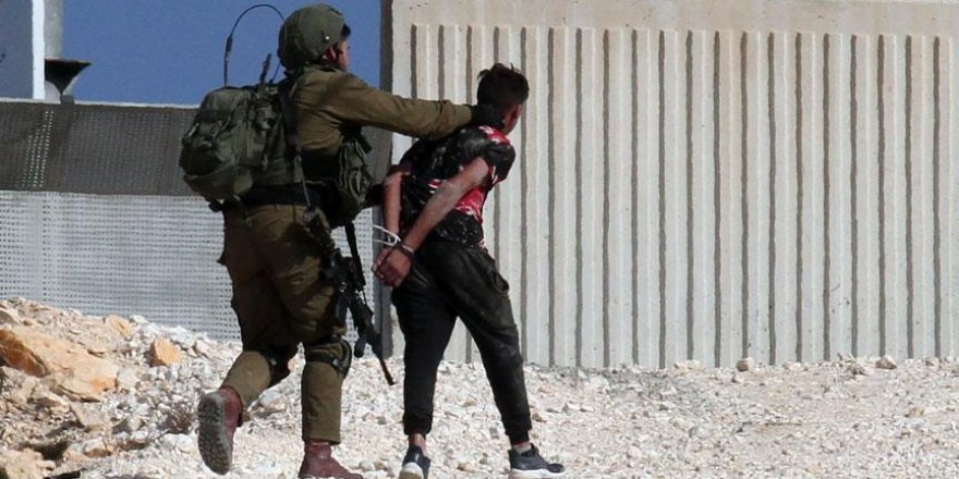 Israeli army arrests Palestinian minor near Ramallah