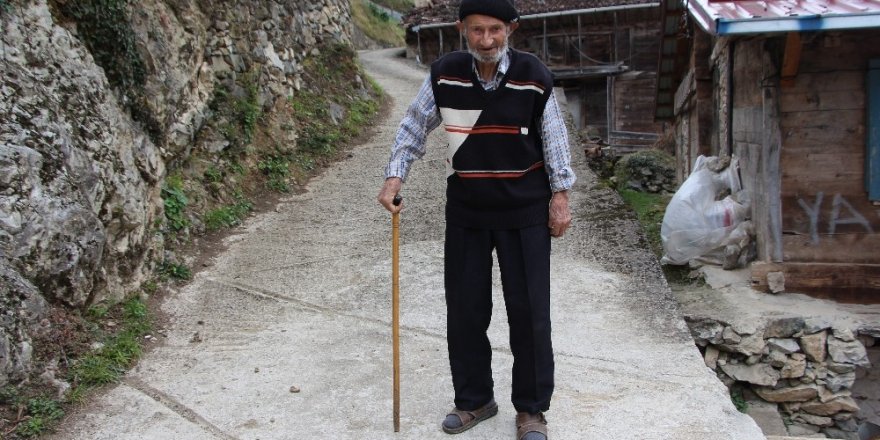 Tek böbreğinin olduğunu 85 yaşında öğrendi