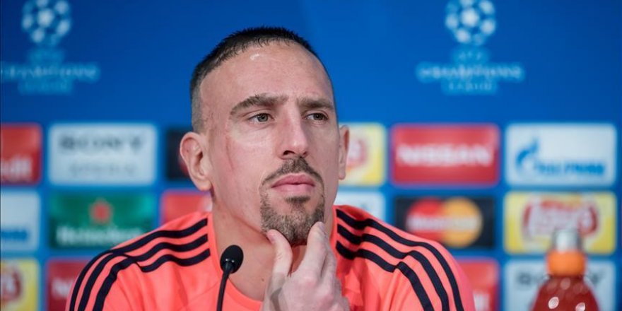 Football : Ribéry suscite la polémique après un repas chez le "boucher turc" Salt Bae