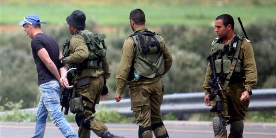 L’armée israélienne arrête 2 enfants palestiniens près de Ramallah