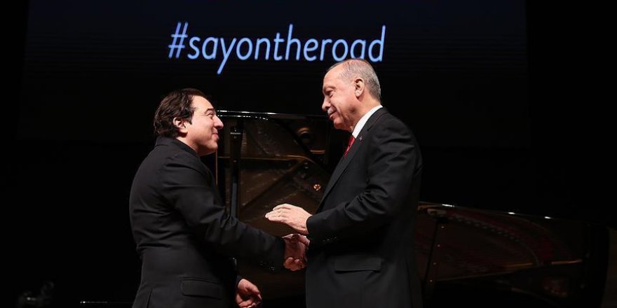 Erdogan assiste au concert du célèbre musicien Fazil Say