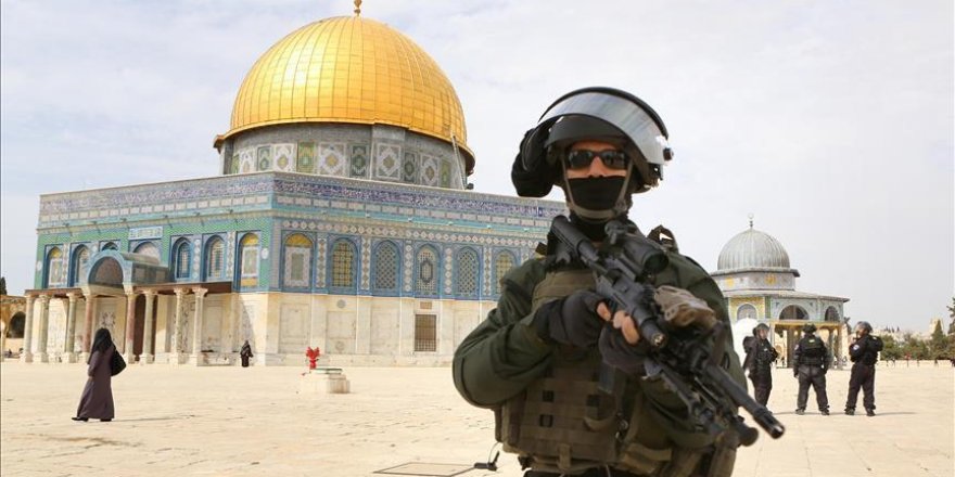 Israeli settlers, police storm J'lem's Al-Aqsa compound