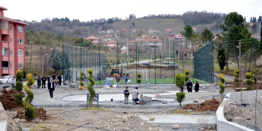 Toki Evlerine Sus Havuzlu Aile Parki