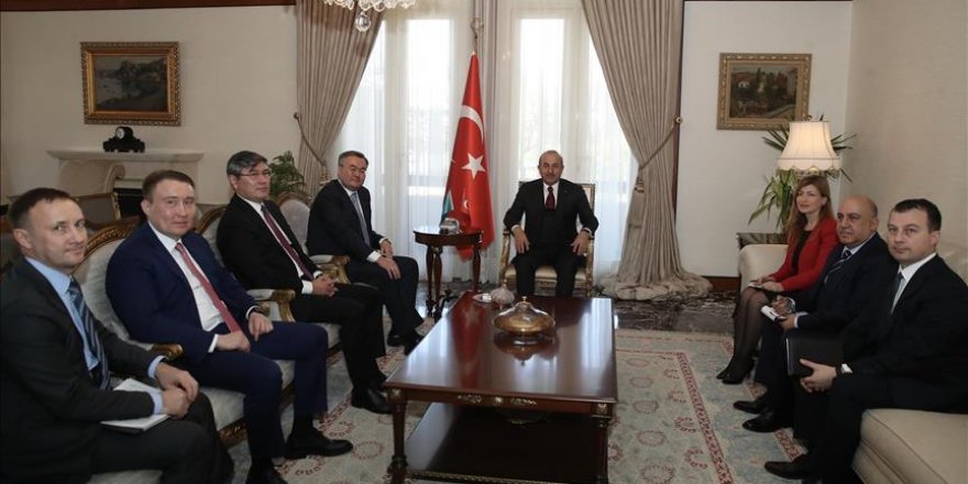 Cavusoglu s'entretient avec le premier vice-ministre des Affaires étrangères du Kazakhstan