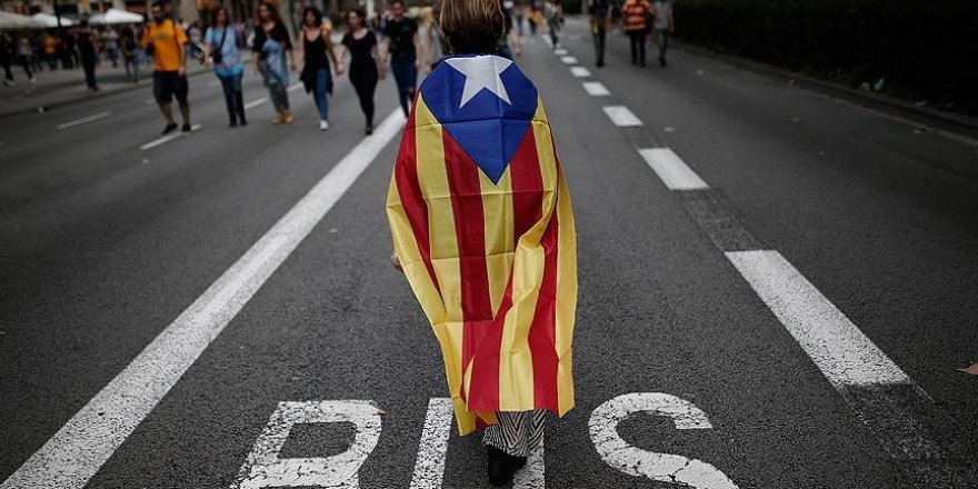 Spain: Police arrest 4 in Catalonia amid general strike