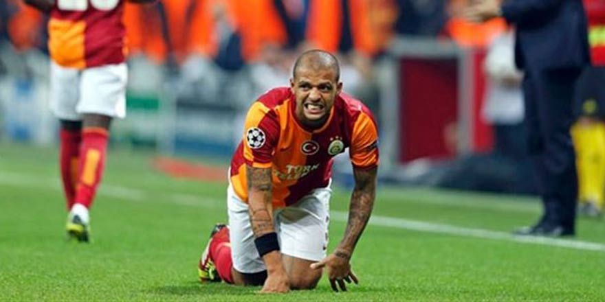 Galatasaray'dan Melo ve Ujfalusi'ye plaket