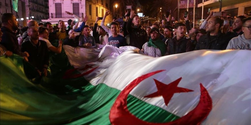 Algérie: Limogeage du chef des Renseignements