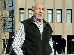 Emin Çölaşan'a araba çarptı