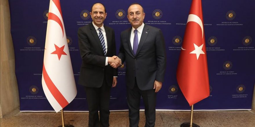 Chypre: Cavusoglu reçoit le chef de la diplomatie chypriote turque