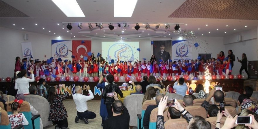 Kardelen Koleji minikleri yıl sonu heyecanını yaşadı