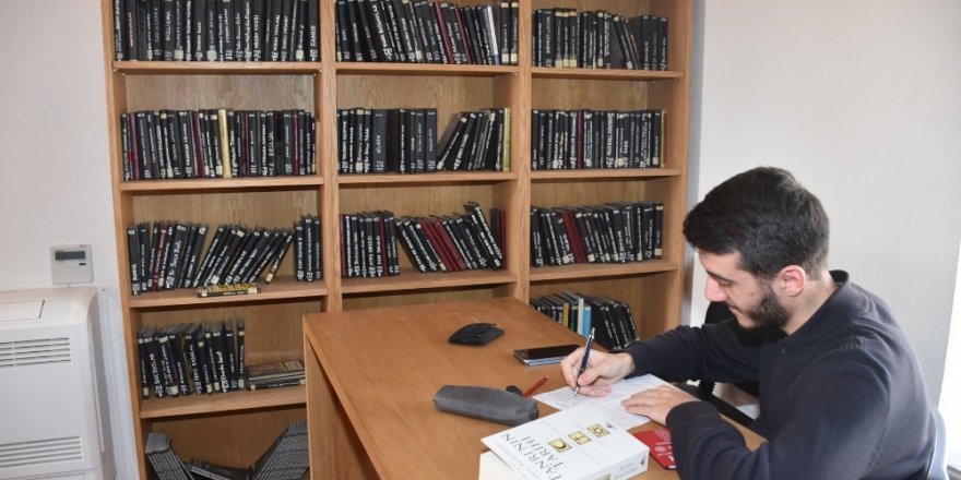 Tarihi yapı kitap kurtlarını ağırlıyor