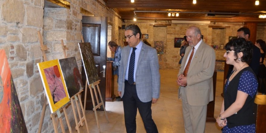 Kuşadası’nda resim sergisi açıldı