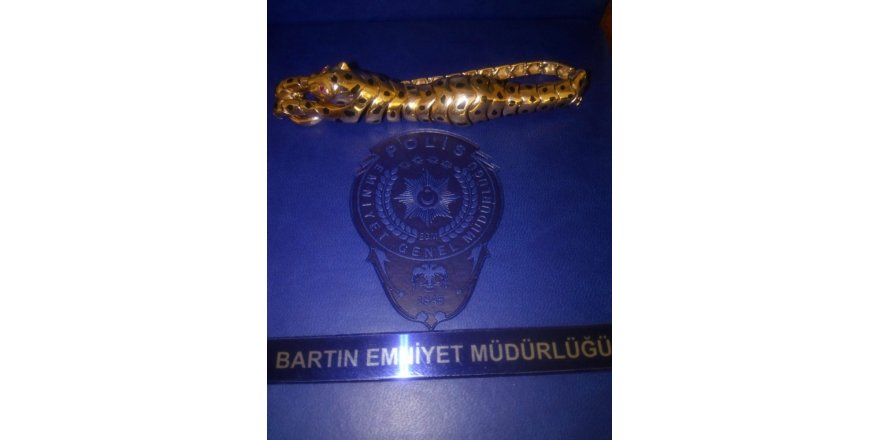 Bulduğu 15 bin TL’lik künyeyi oyuncak sanıp torununa verdi