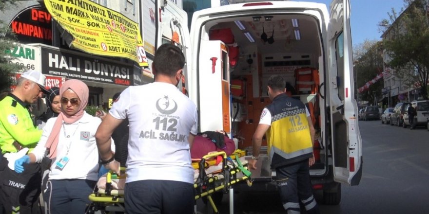 Karşıdan karşıya geçmeye çalışan kardeşlere otomobil çarptı: 2 yaralı