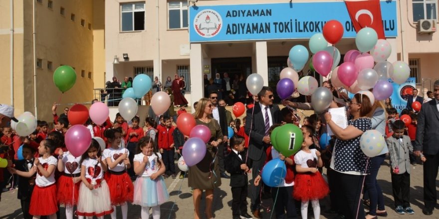 İlkokulda okuma bayramı sevinci