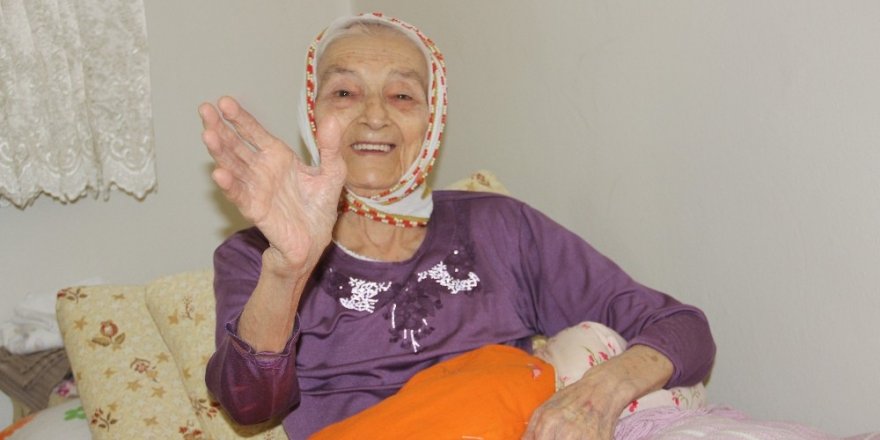 Asırlık Hatice Teyze’den gençlere nasihat