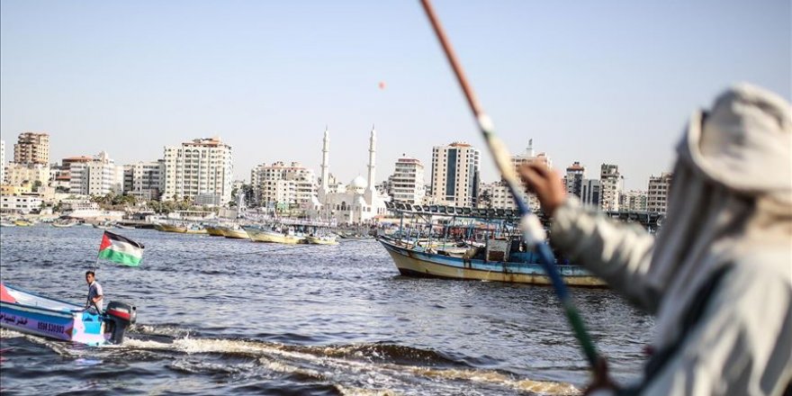 Israeli navy arrests 3 fishermen off Gaza coast