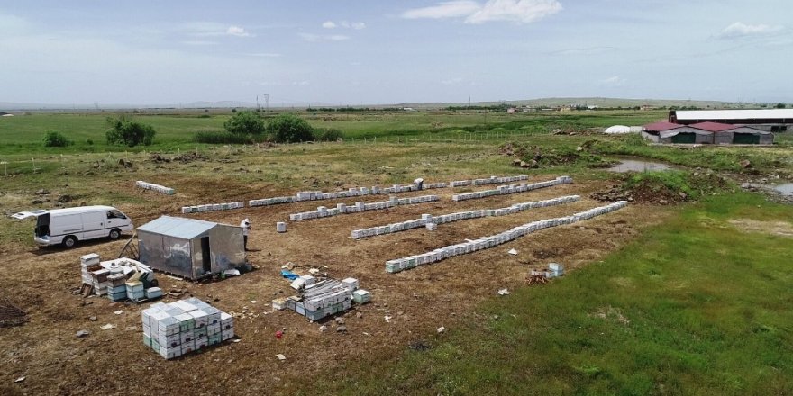 Arıcılar güneş enerjili baraka ile üretimlerini arttırıyor