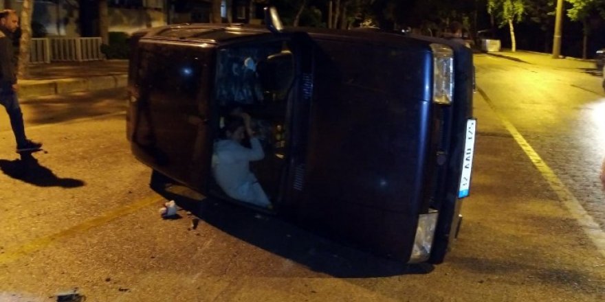 Isparta’da anne ve kızı, yan yatan otomobilde kurtarılmayı bekledi