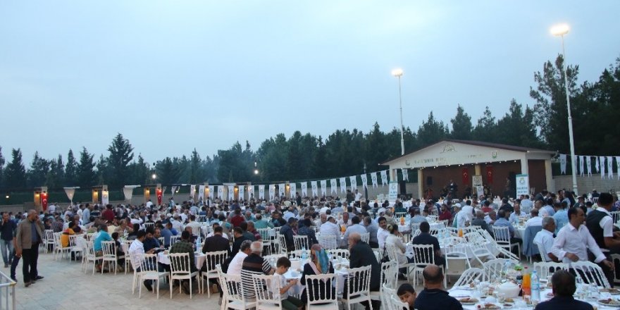 Canpolat belediye personelleriyle iftar yaptı