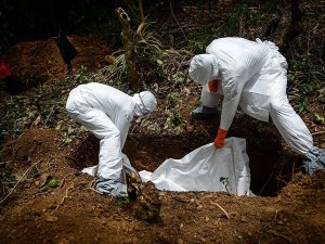 AA Sierra Leone'deki tehlikeli Ebola bölgesinde