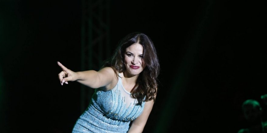 Zara Kiraz Festivali’nde konser verdi