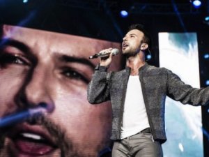 Tarkan Açıkhava'da türkü söyledi