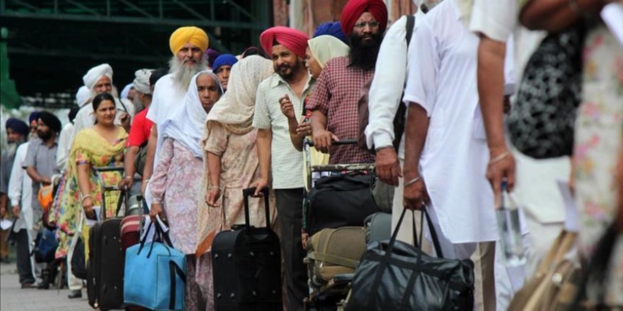 India stops Sikh pilgrims from visiting Pakistan