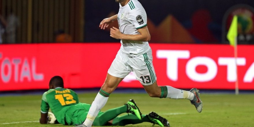 Slimani Cezayir’i sırtladı