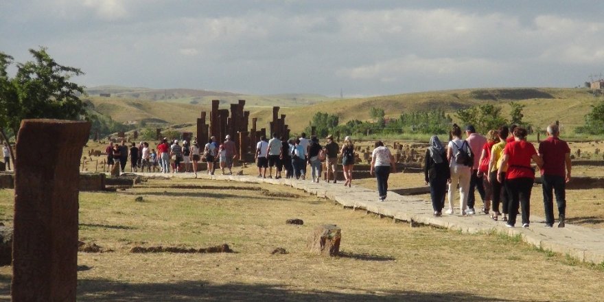 ‘Sakin Şehir’ Ahlat’ı ayda 20 bin kişi ziyaret ediyor