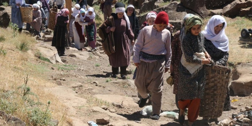 ‘Kardan Mürekkep’ belgeselinin çekimleri devam ediyor
