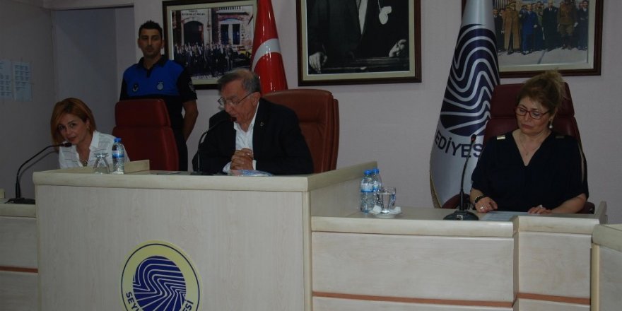 Seyhan’da meclis gündeme geçemedi