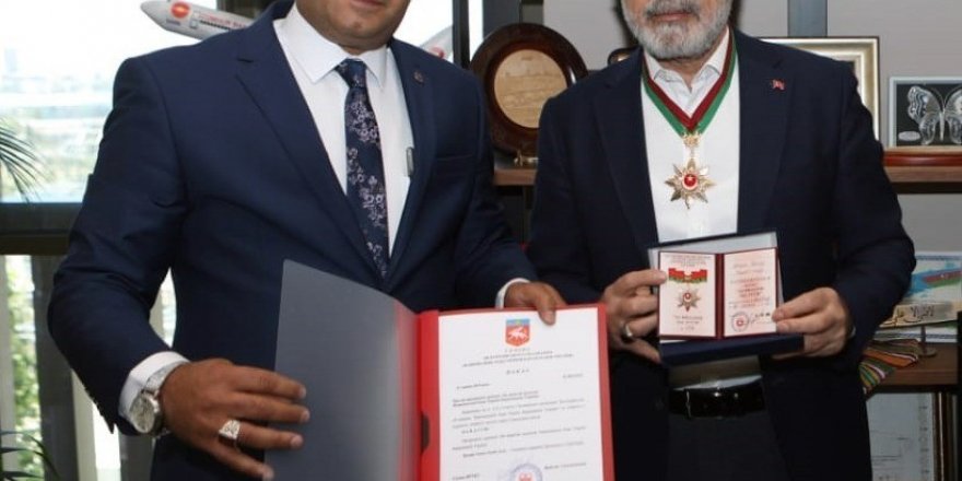 Cumhurbaşkanı Başdanışmanı Topçu’ya Ukrayna’dan ‘Üstün Hizmet Nişanı’