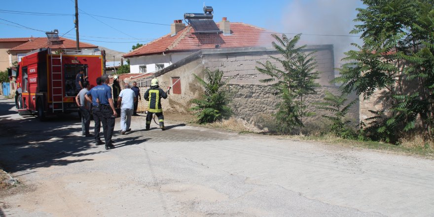 Konya'da evin avlusunda yangın çıktı