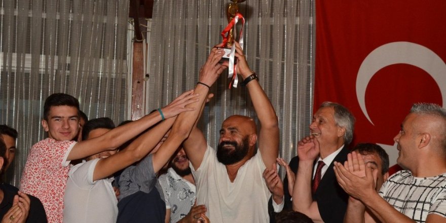 Güneşspor Şampiyonluğunu kutladı