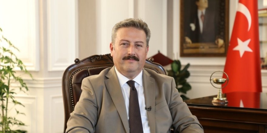 Başkan Dr. Mustafa Palancıoğlu altın ve gümüş madalya kazanan sporcuları tebrik etti