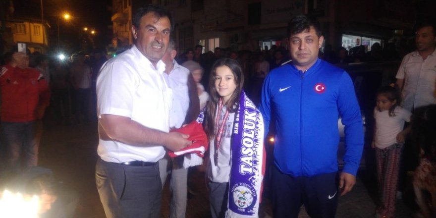 Avrupa 3.’sü Eda Nur Ersoy’a memleketinde coşkulu karşılama