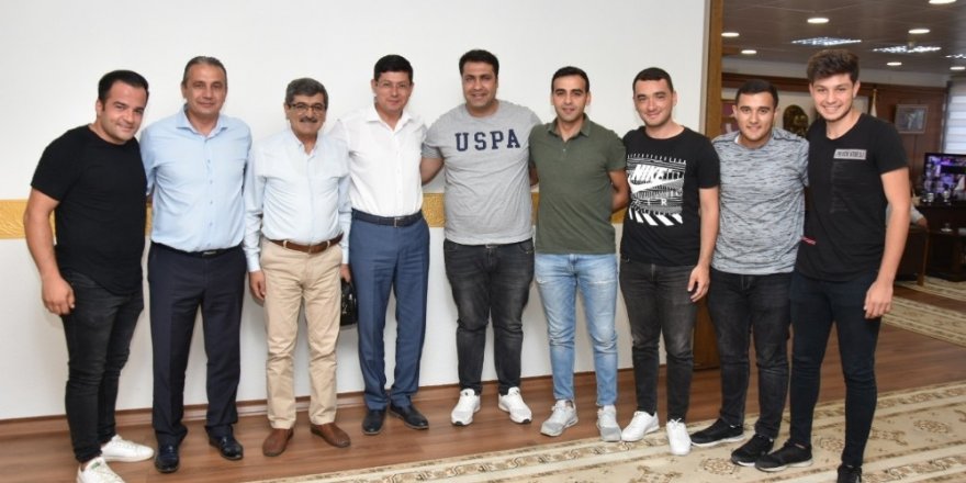 Başkan Özcan’dan hentbol takımına destek