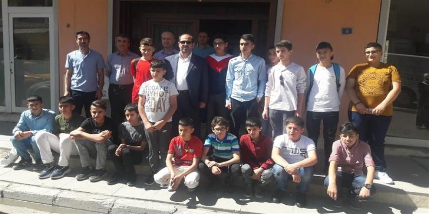 Hakkarili öğrenciler İstanbul’a uğurlandı