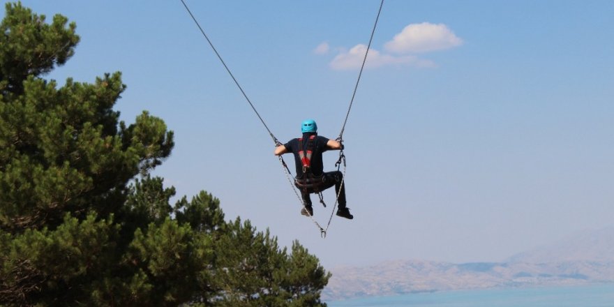 Bu salıncakta sallanmak cesaret ister