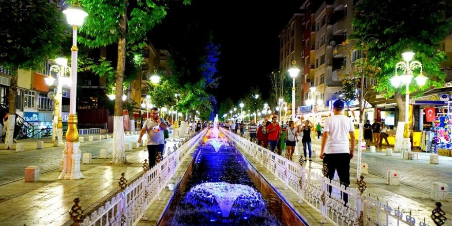 Kanalboyunun tek yönü araç trafiğine kapatılıyor